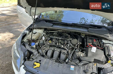 Хэтчбек Ford Focus 2012 в 
