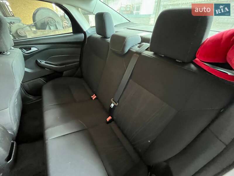 Седан Ford Focus 2015 в Днепре фото 6 Седан Ford Focus 2015 в Днепре