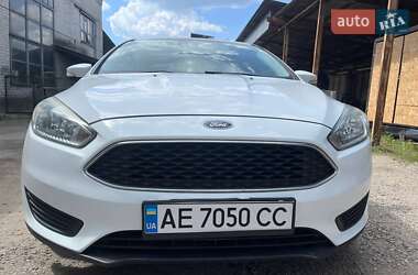 Седан Ford Focus 2015 в 