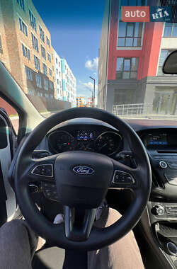 Седан Ford Focus 2016 в 