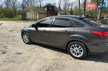 Седан Ford Focus 2015 в 