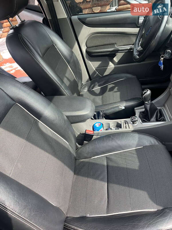 Универсал Ford Focus 2010 в Сарнах