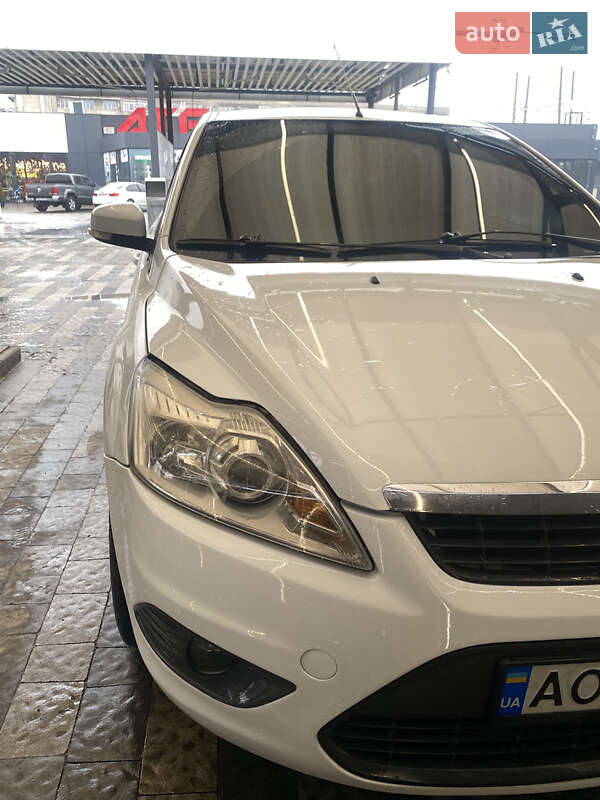 Хэтчбек Ford Focus 2010 в Ужгороде