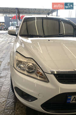 Хэтчбек Ford Focus 2010 в 