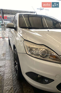 Хэтчбек Ford Focus 2010 в 