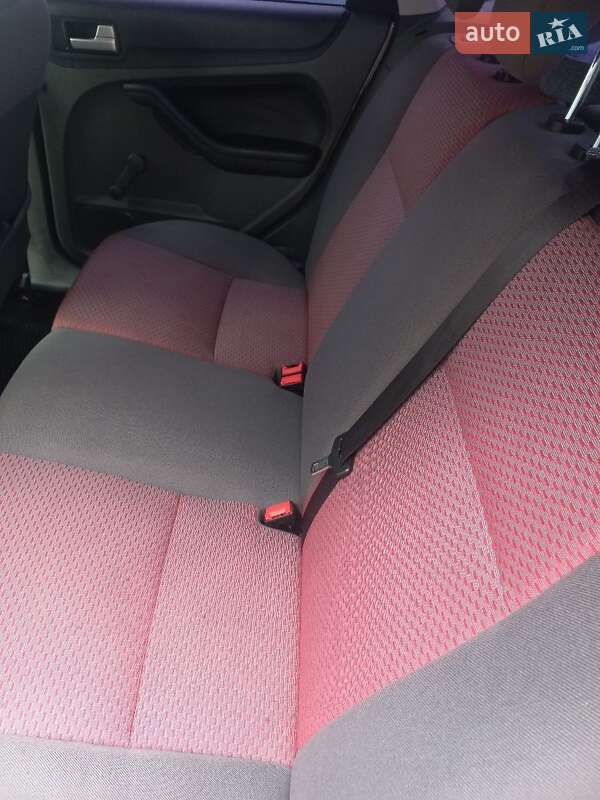 Хэтчбек Ford Focus 2007 в Ровно