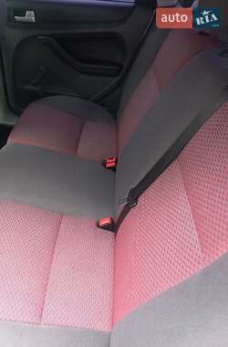 Хэтчбек Ford Focus 2007 в 