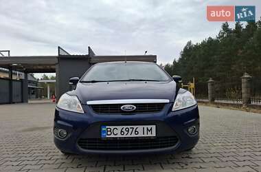 Хэтчбек Ford Focus 2011 в 
