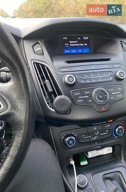 Седан Ford Focus 2015 в 