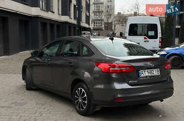 Седан Ford Focus 2015 в 