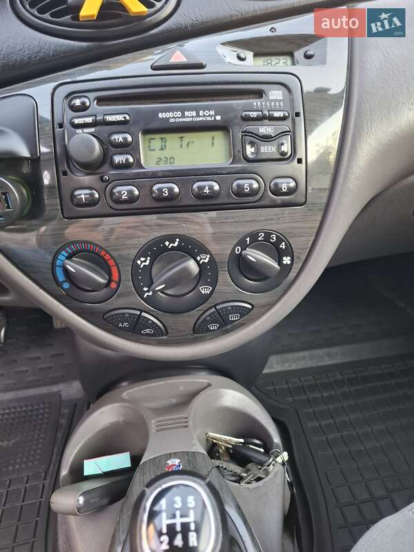 Седан Ford Focus 2000 в Обухове