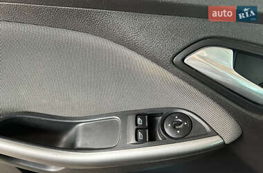 Хэтчбек Ford Focus 2013 в 