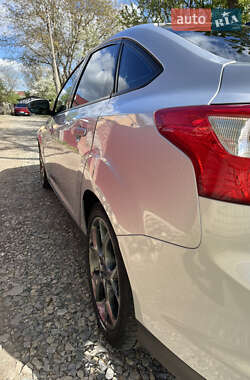 Седан Ford Focus 2014 в 