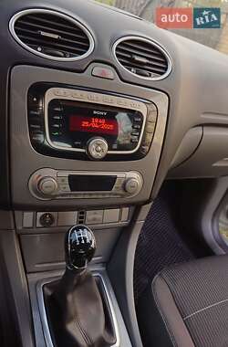 Хэтчбек Ford Focus 2009 в 
