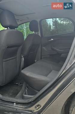 Седан Ford Focus 2015 в 