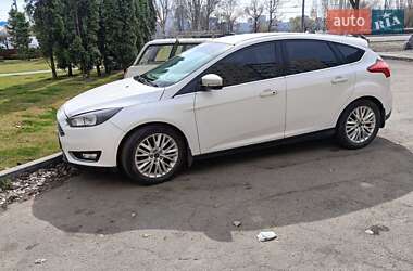 Хэтчбек Ford Focus 2015 в 