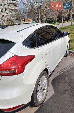 Хэтчбек Ford Focus 2015 в 