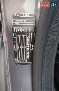 Хэтчбек Ford Focus 2015 в 