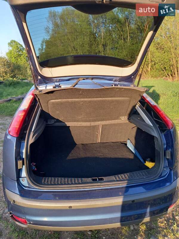 Хэтчбек Ford Focus 2007 в Болехове