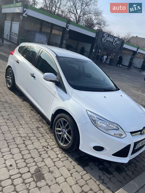 Хэтчбек Ford Focus 2013 в 