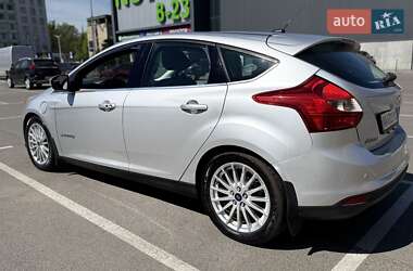 Хэтчбек Ford Focus 2013 в 