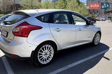 Хэтчбек Ford Focus 2013 в 