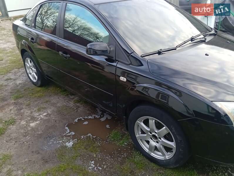 Седан Ford Focus 2006 в Краснограде