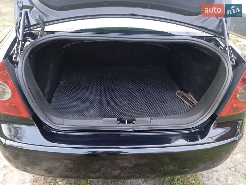 Седан Ford Focus 2006 в Краснограде