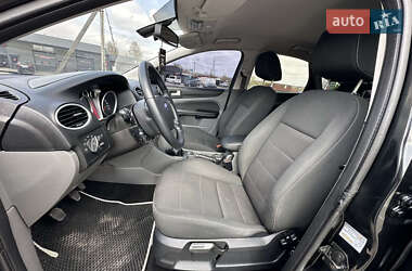 Хэтчбек Ford Focus 2010 в 