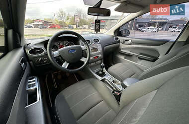 Хэтчбек Ford Focus 2010 в 