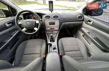 Хэтчбек Ford Focus 2010 в 