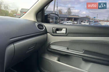 Хэтчбек Ford Focus 2010 в 