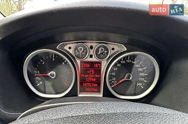 Хэтчбек Ford Focus 2010 в 