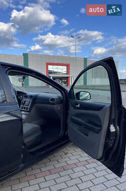 Хетчбек Ford Focus 2010 в 