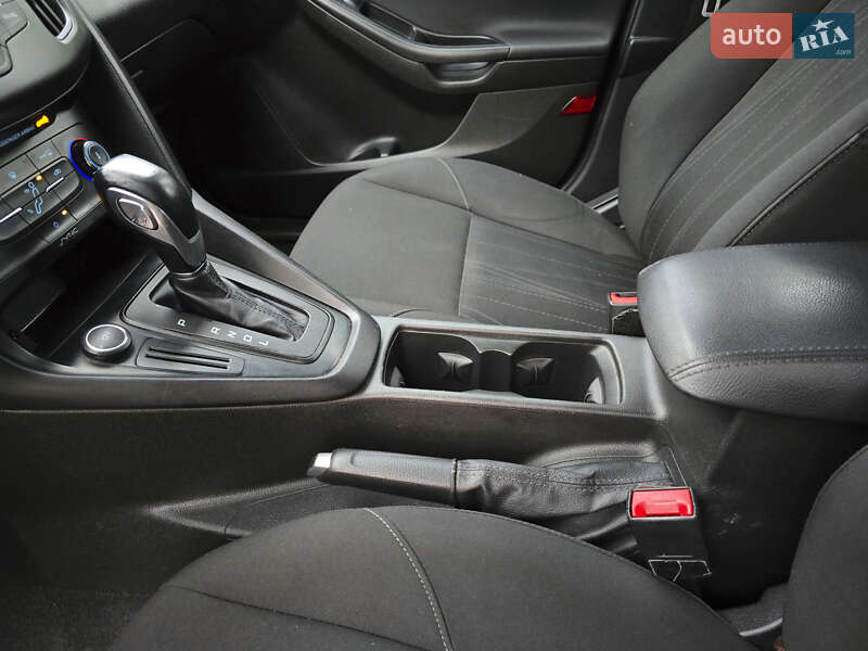 Хэтчбек Ford Focus 2015 в Киеве