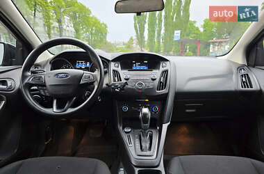 Хэтчбек Ford Focus 2015 в 