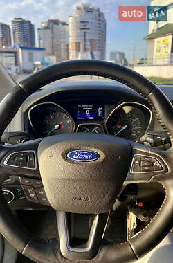 Седан Ford Focus 2015 в 