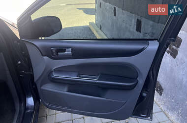 Хэтчбек Ford Focus 2011 в 