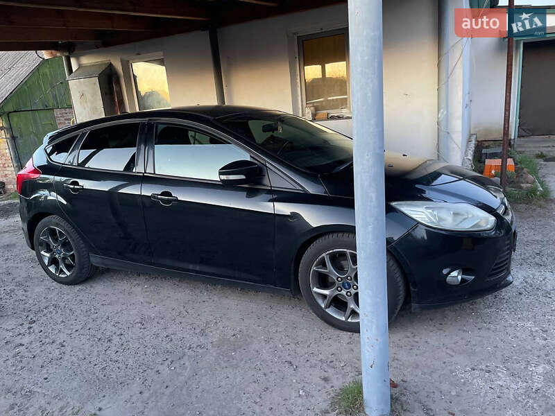 Хэтчбек Ford Focus 2014 в 