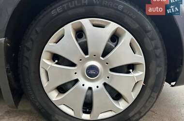 Седан Ford Focus 2010 в 