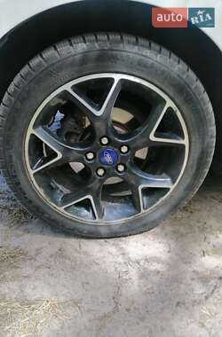 Хэтчбек Ford Focus 2014 в 