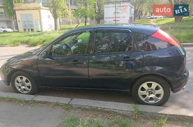 Хэтчбек Ford Focus 2001 в 
