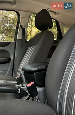 Хетчбек Ford Focus 2008 в 