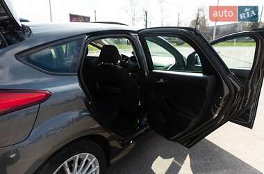Хетчбек Ford Focus 2016 в 