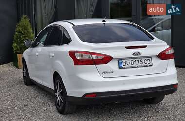 Седан Ford Focus 2011 в 