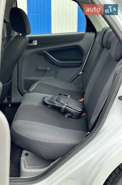 Седан Ford Focus 2010 в 