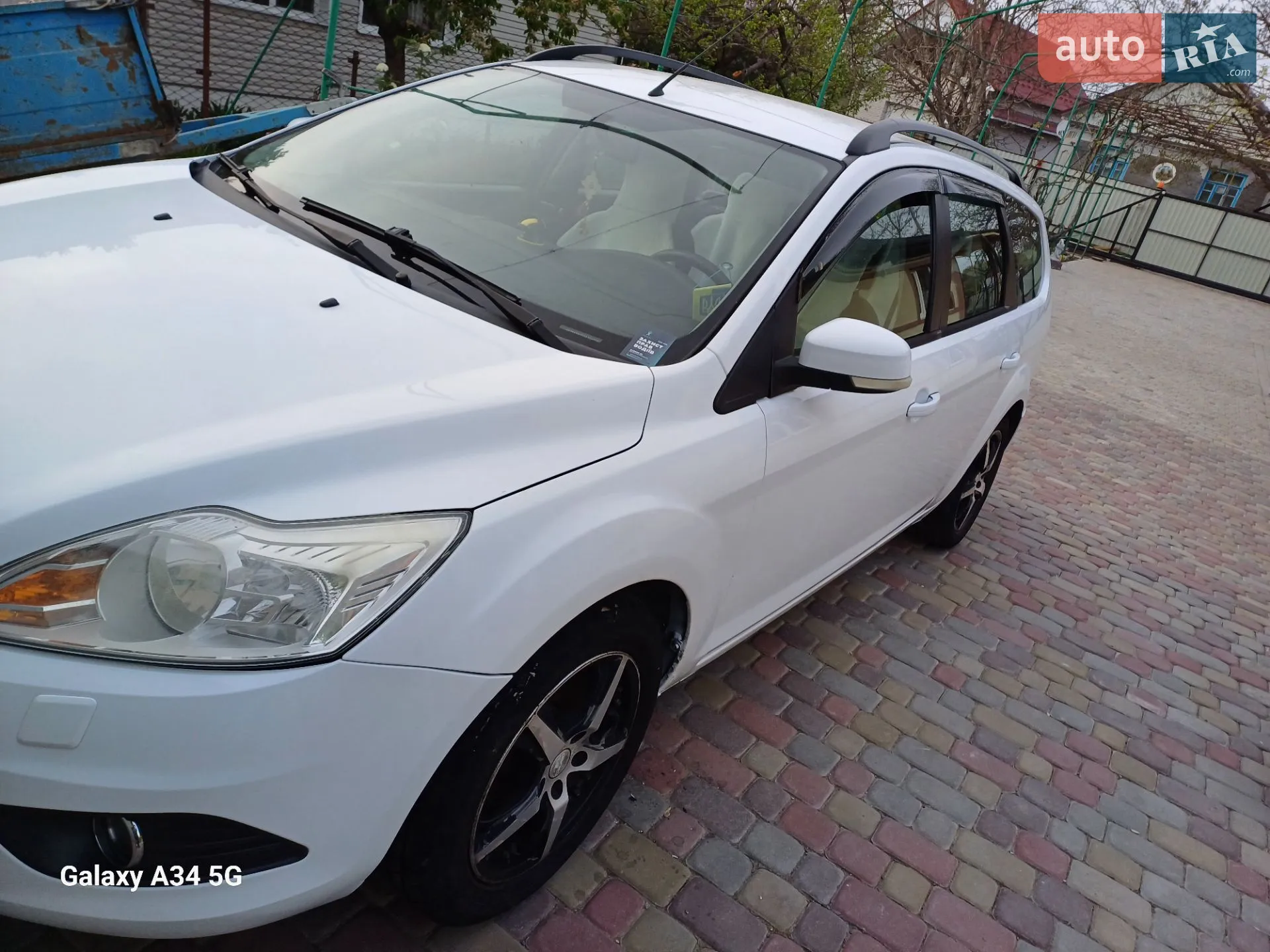 2010 Ford Focus - мініатюра 2