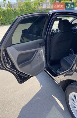 Хэтчбек Ford Focus 2011 в 