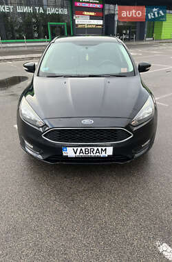 Хэтчбек Ford Focus 2015 в 