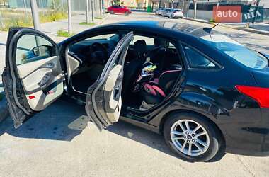 Седан Ford Focus 2015 в 